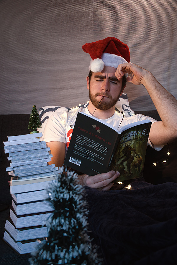 Mise en scene d&rsquo;un personage qui est absorbé par sa lecture