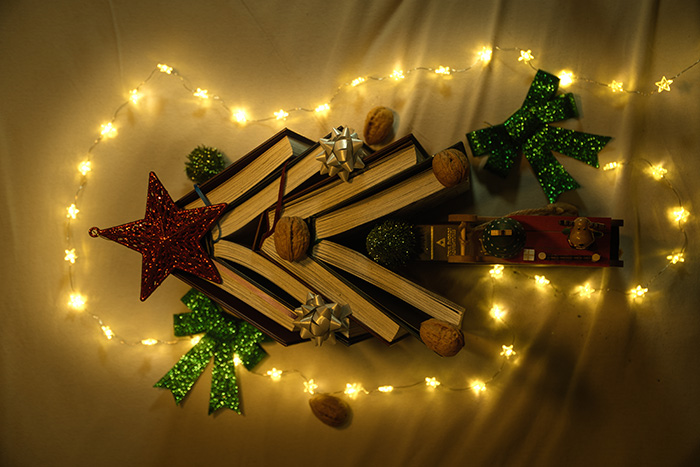 photo mise en scene de livre en forme d&rsquo;arbre